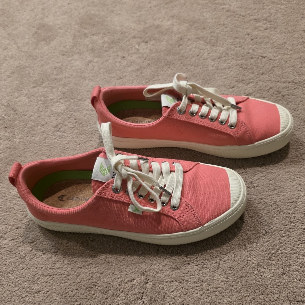 Cariuma Tennis Shoes Size 10
